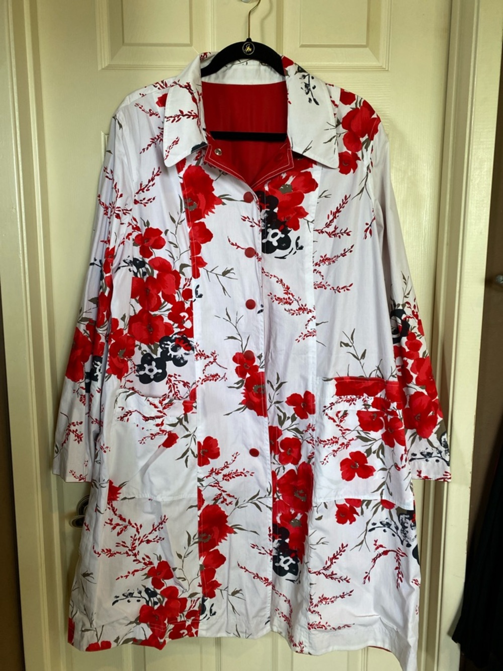 SPANNER White Coat with Bold Red Floral Print Reversible